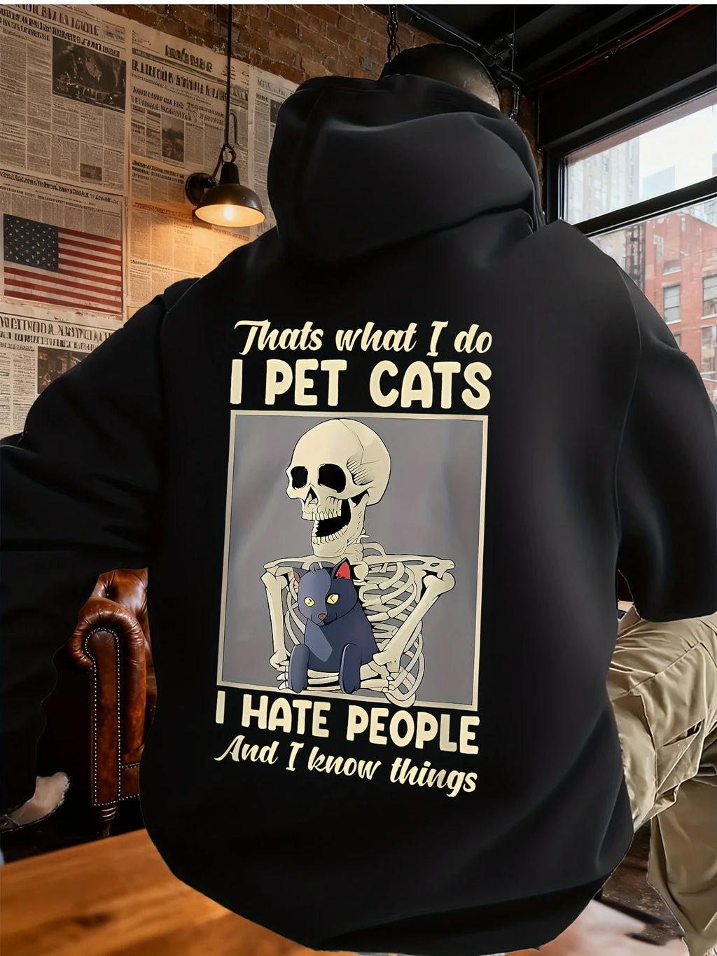 Men's Hoodie with Skull Print on the Back - Funny Slogan "I Love Petting Cats, I Hate Humans", Black Casual Pullover Hoodie with Kangaroo Pocket, Comfortable Long Sleeves, Suitable for Lovers and Fans of Black Humor